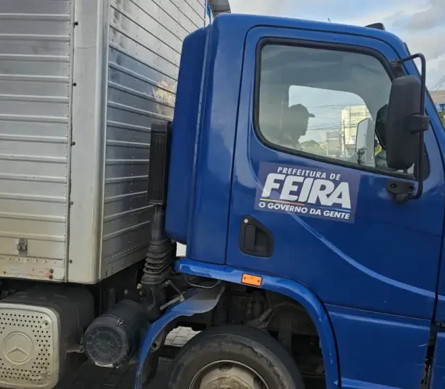 Antes do início das aulas, fardamento e material escolar são distribuídos em Feira de Santana; veja o que vem em cada kit