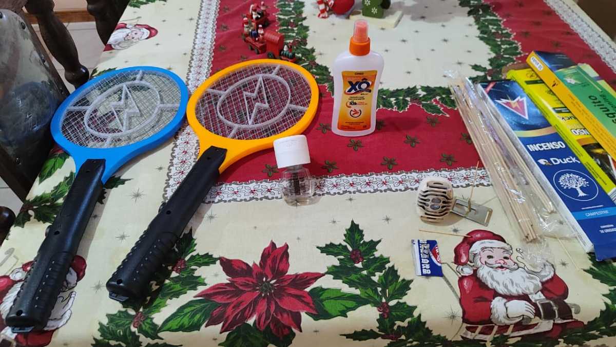 Moradores da Rua Milão reclamam de muriçocas no bairro Brasília em Feira de Santana | Foto: Ed Santos/ Acorda Cidade Moradores da Rua Milão reclamam de muriçocas no bairro Brasília em Feira de Santana | Foto: Ed Santos/ Acorda Cidade