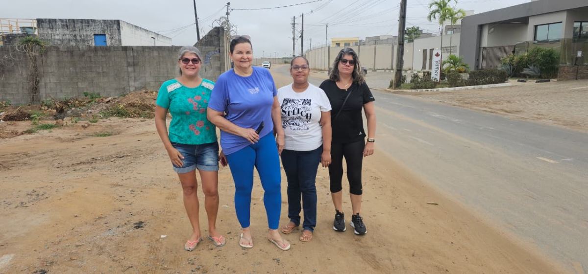 Moradores reclamam de falta de calçamento na Avenida Francisco Fagundes Filho Moradores reclamam de falta de calçamento na Avenida Francisco Fagundes Filho