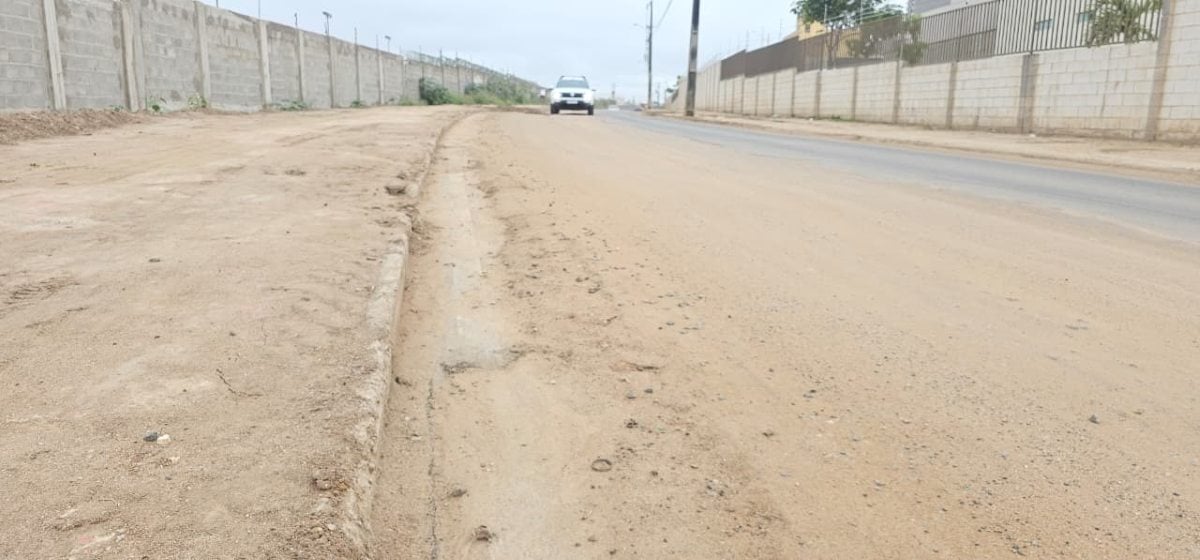 Moradores reclamam de falta de calçamento na Avenida Francisco Fagundes Filho Moradores reclamam de falta de calçamento na Avenida Francisco Fagundes Filho
