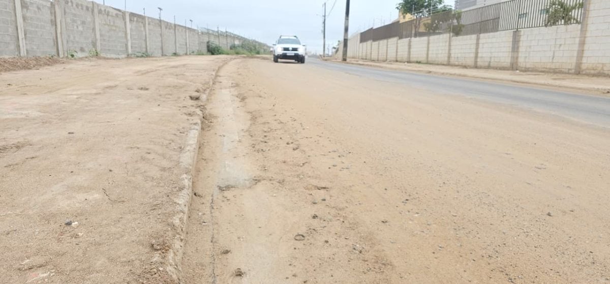 Moradores reclamam de falta de calçamento na Avenida Francisco Fagundes Filho Moradores reclamam de falta de calçamento na Avenida Francisco Fagundes Filho
