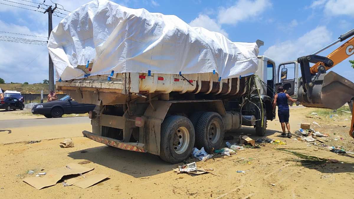 Prefeito de Saubara chama atenção para descarte irregular de lixo no distrito | Foto: Ed Santos/ Acorda Cidade Prefeito de Saubara chama atenção para descarte irregular de lixo no distrito | Foto: Ed Santos/ Acorda Cidade