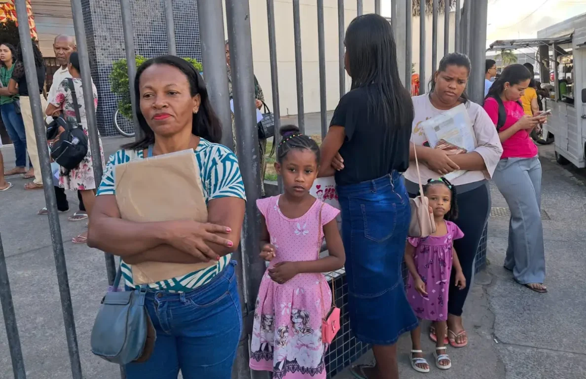 Alta demanda no SAC forma longas filas e deixa moradores sem atendimento