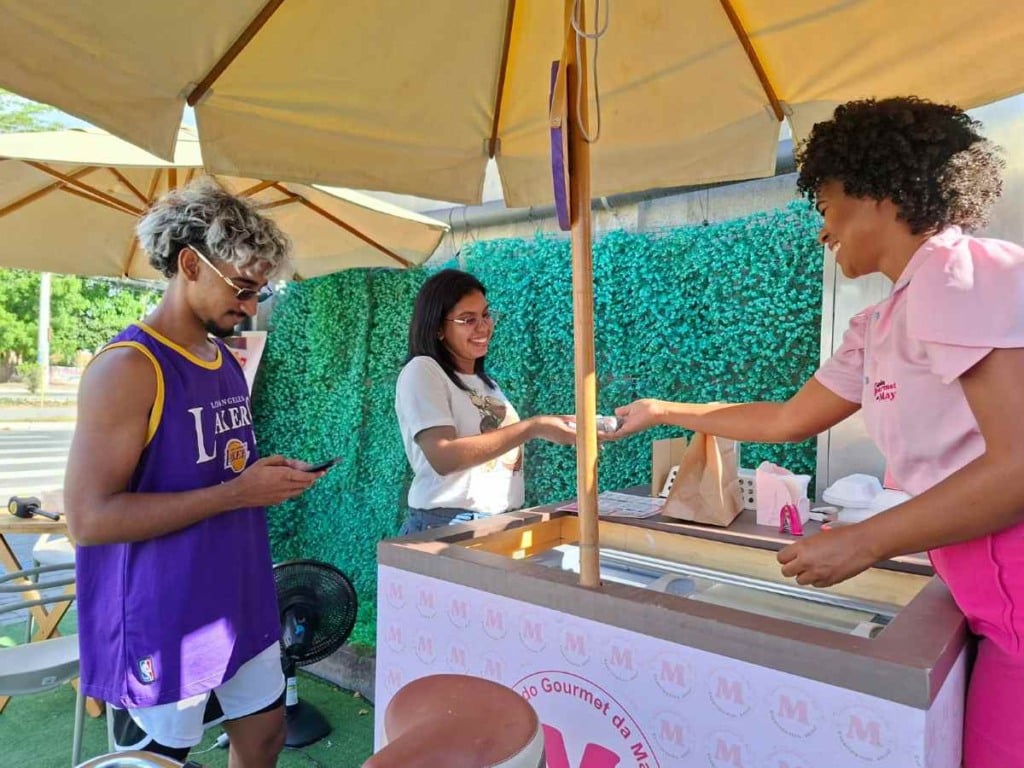Conheça a feirense que mudou de carreira com geladinho gourmet