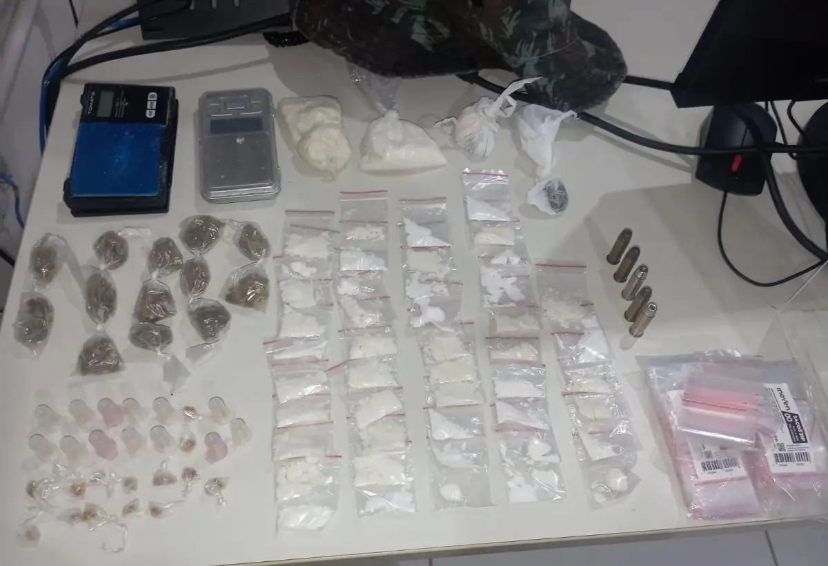 PM apreende arma, drogas e cumpre mandados de prisão por estupro e violência doméstica
