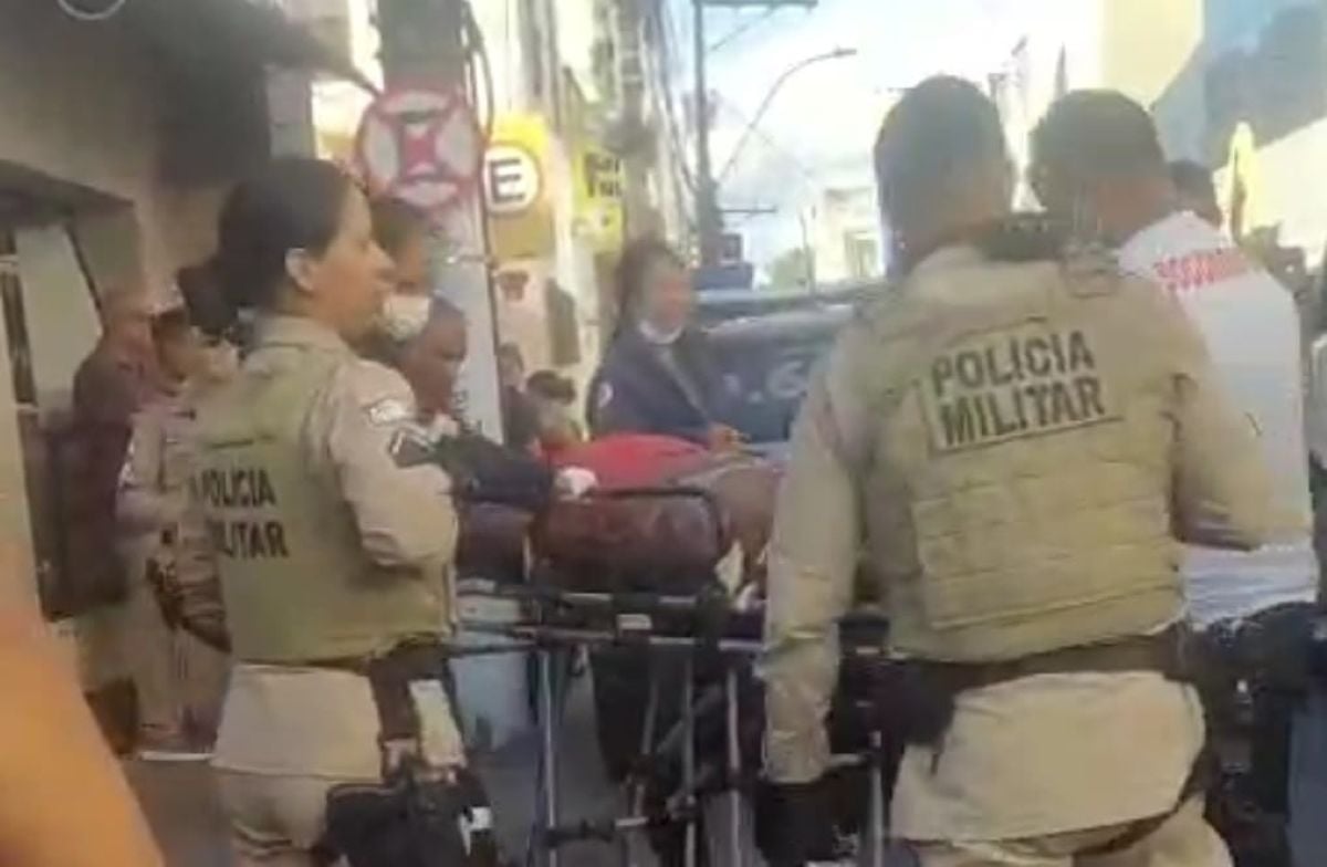 Homem surta e tenta tomar arma de segurança da Caixa; dois foram baleados