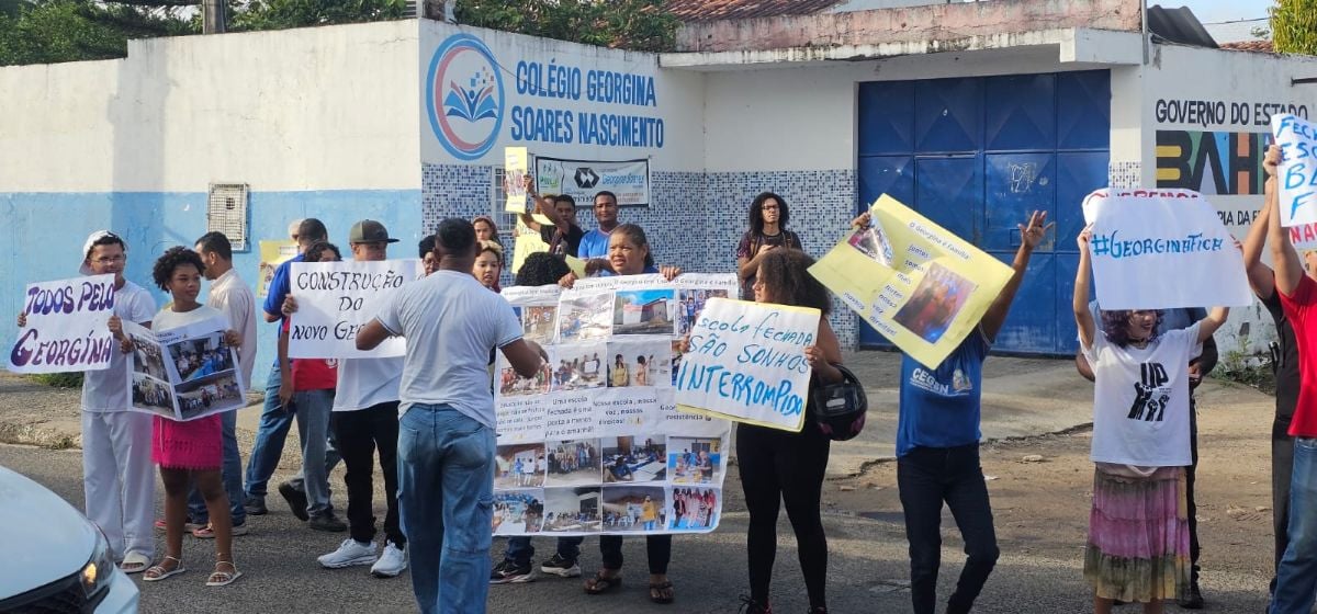 manifestação contra fechamento do colégio estadual georgina em feira de Santana