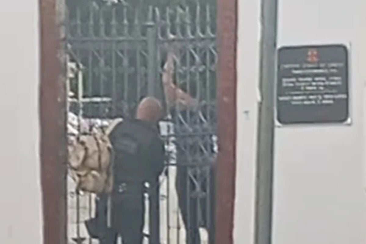 Mulher presa em Cemitério de Brumado