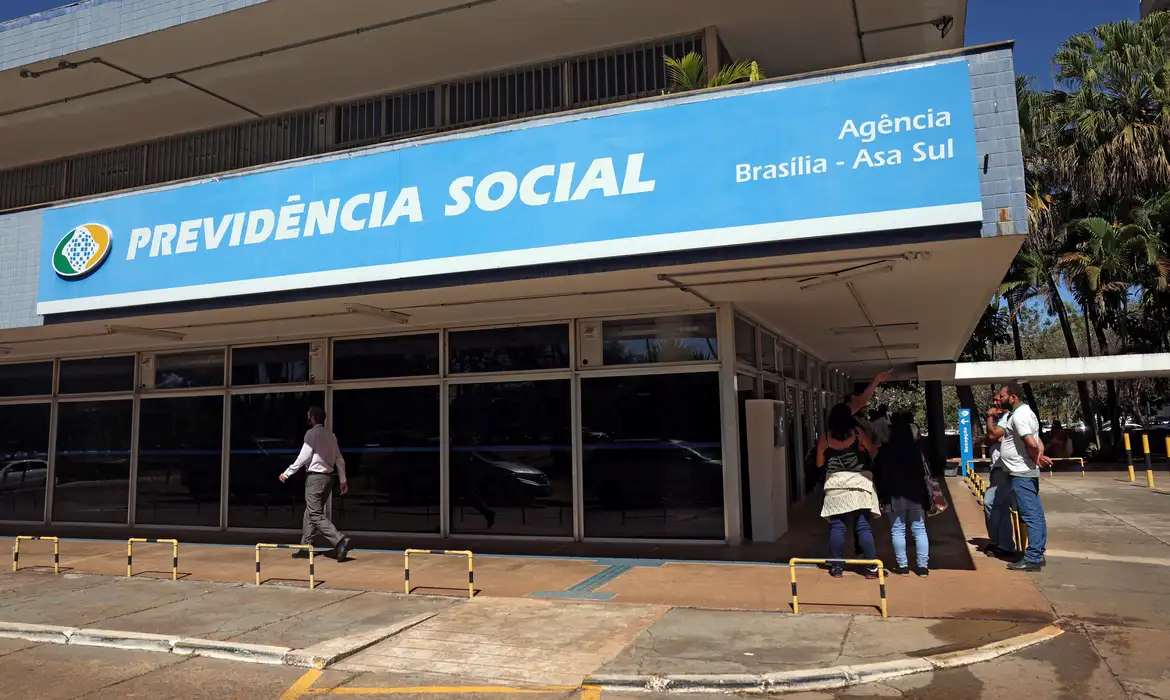 Alerta de perfil falso em rede social é feito pelo INSS