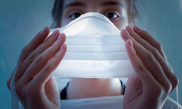 Uso de máscara para proteção contra o novo coronavírus. vírus