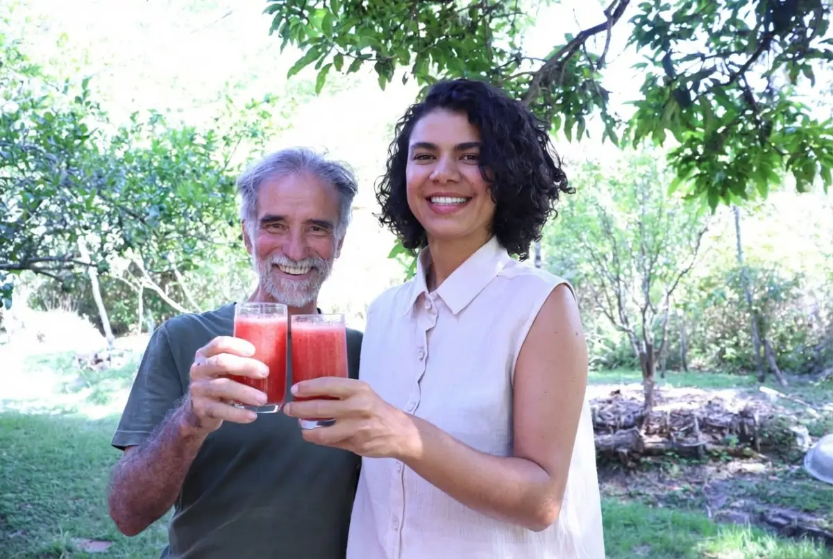 Sucos naturais ajudam a enfrentar o calor do verão com mais saúde e equilíbrio