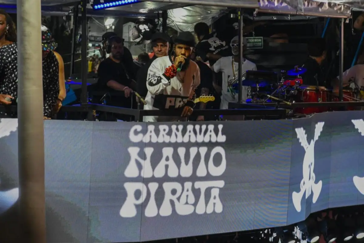 Máquina de Louco: BaianaSystem arrasta multidão no Furdunço em Salvador