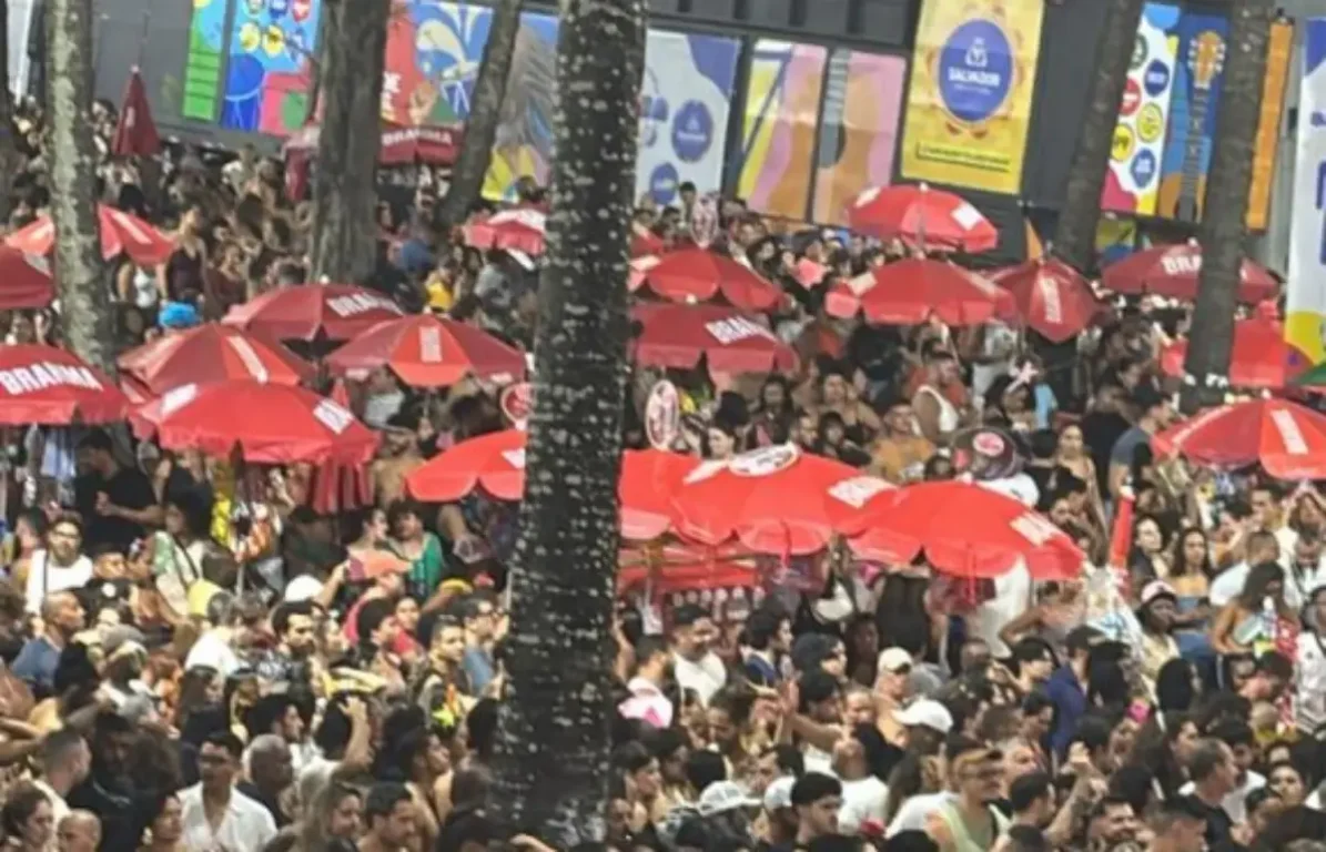 Máquina de Louco: BaianaSystem arrasta multidão no Furdunço em Salvador