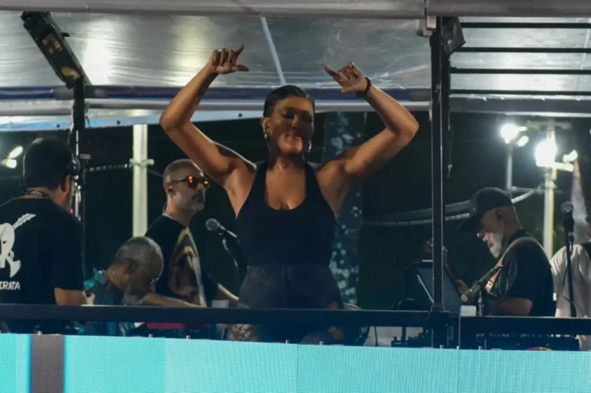 Máquina de Louco: BaianaSystem arrasta multidão no Furdunço em Salvador