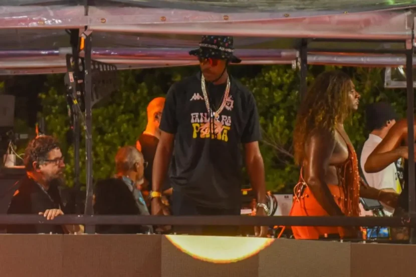 Máquina de Louco: BaianaSystem arrasta multidão no Furdunço em Salvador