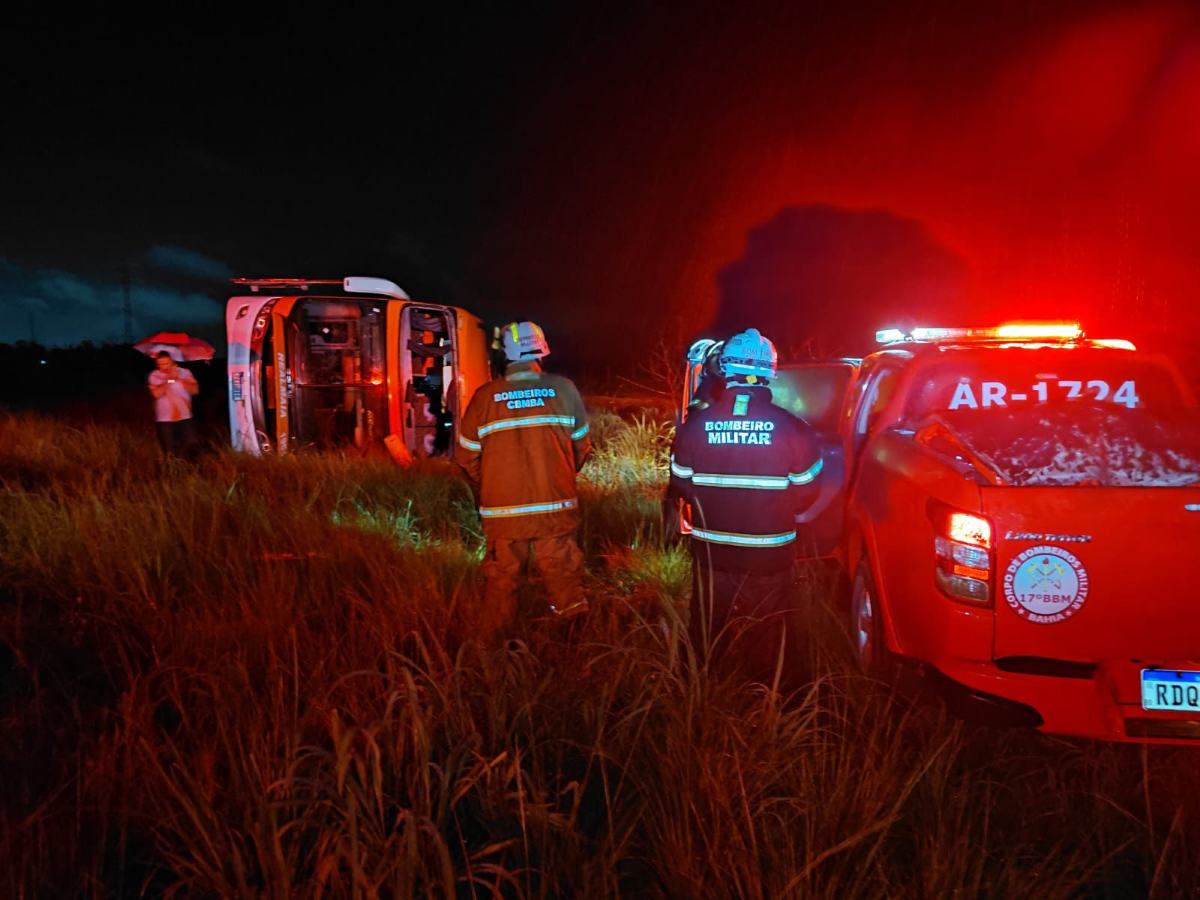 Bombeiros em acidente