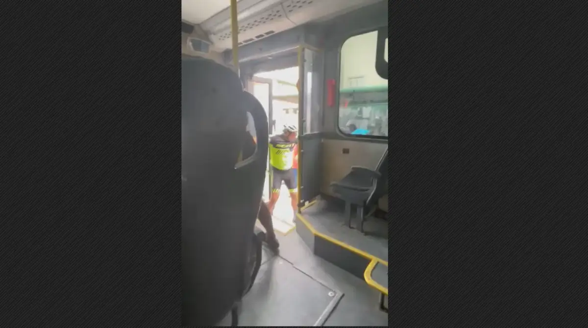 Empresa apura confusão entre motorista de ônibus e ciclista em Feira de Santana