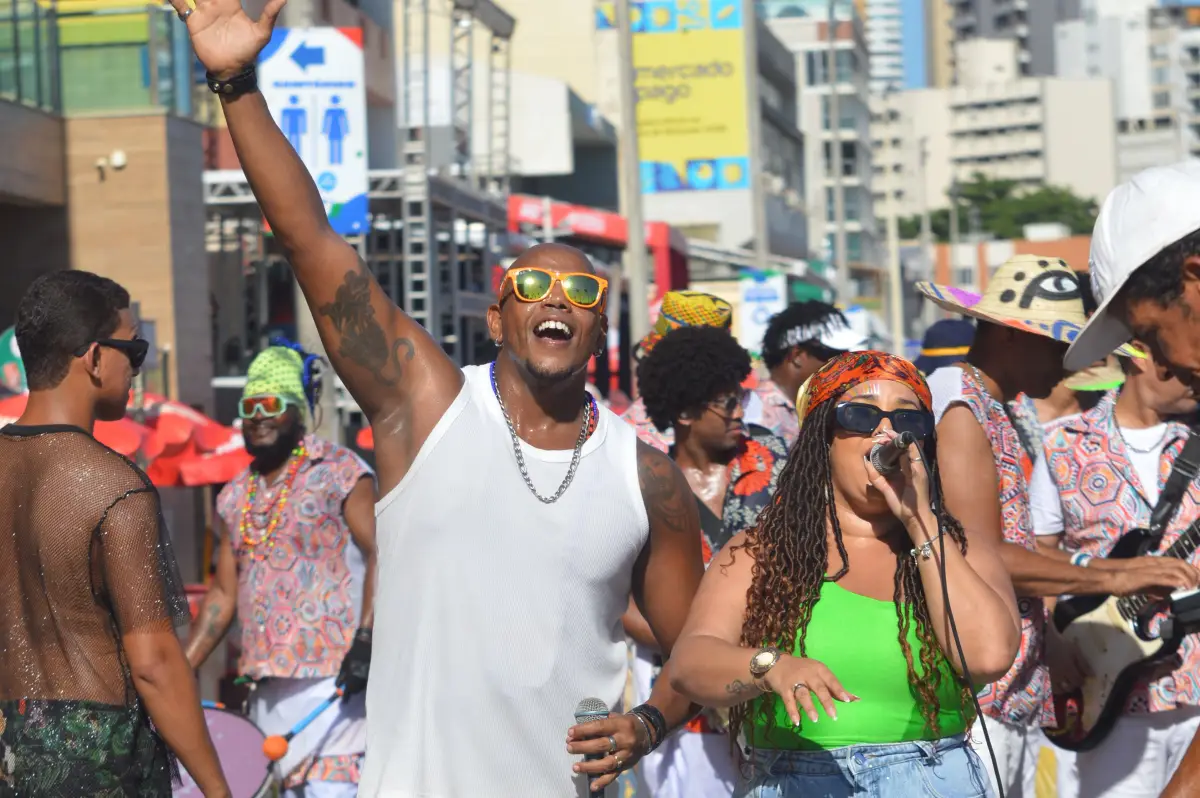 Furdunço arrasta multidão, abre o pré-Carnaval e confirma clima de festa em Salvador; veja as fotos