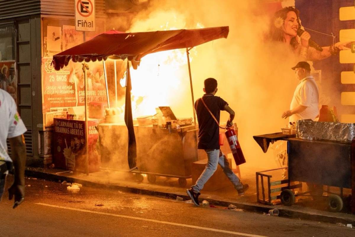 Incêndio atinge barraca de ambulante no Canela