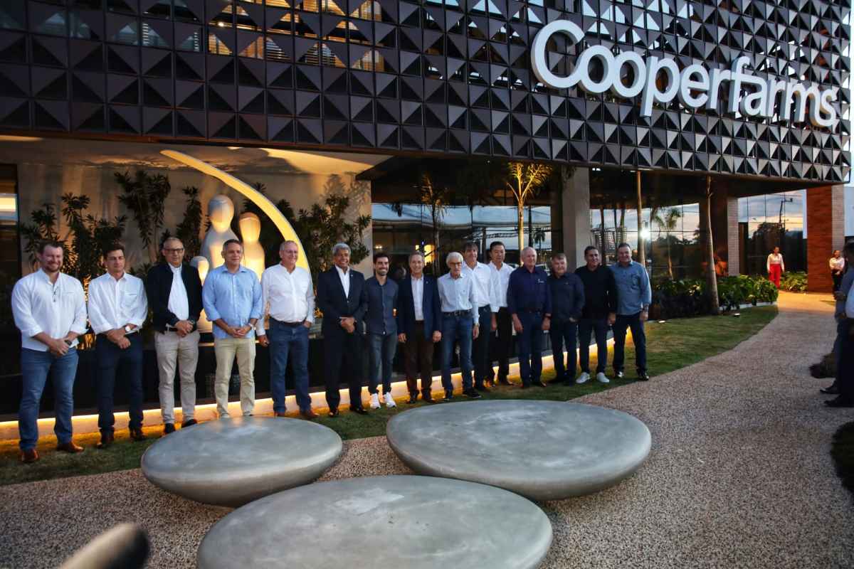 Jerônimo Rodrigues destaca fortalecimento da agroindústria durante visita à Cooperfarms