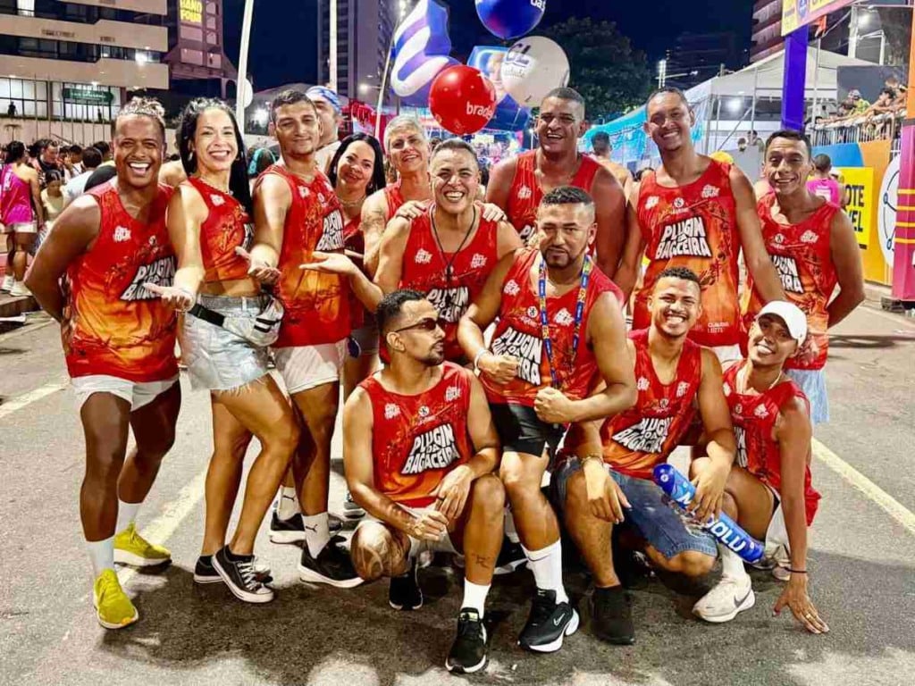 Luciano Mello e sua equipe no Carnaval de Salvador