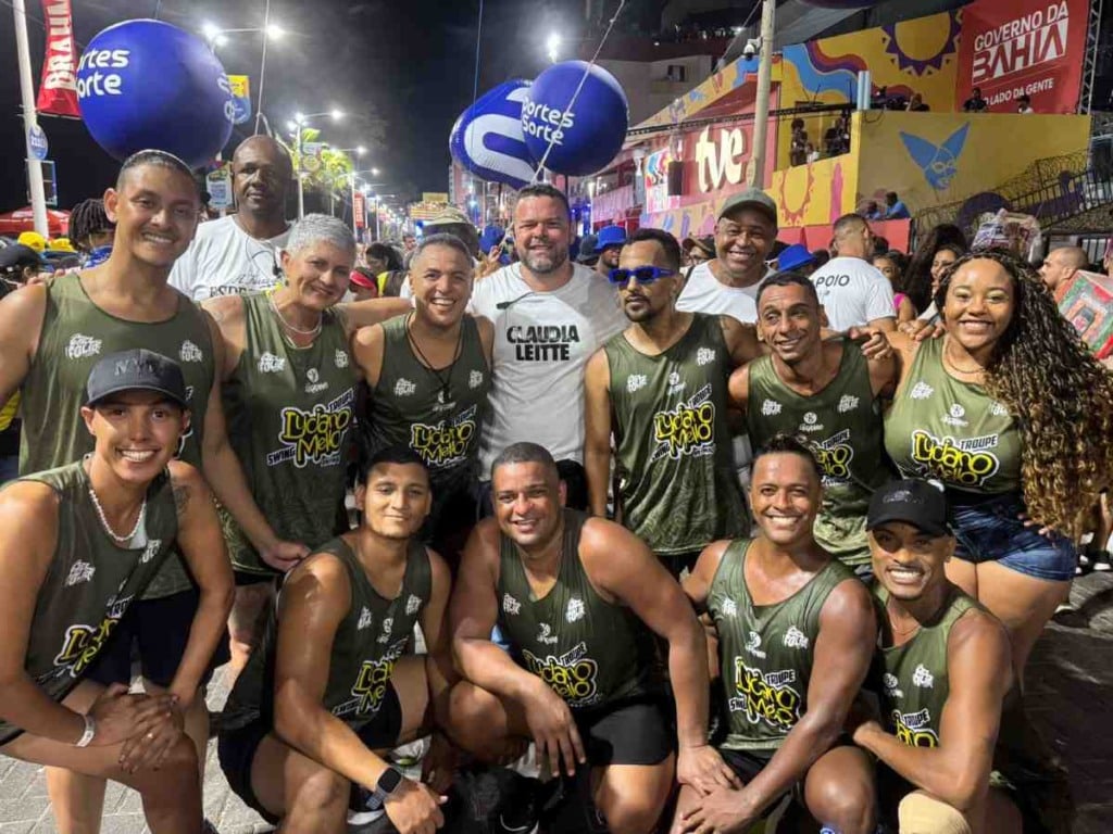 Luciano Mello e sua equipe no Carnaval de Salvado