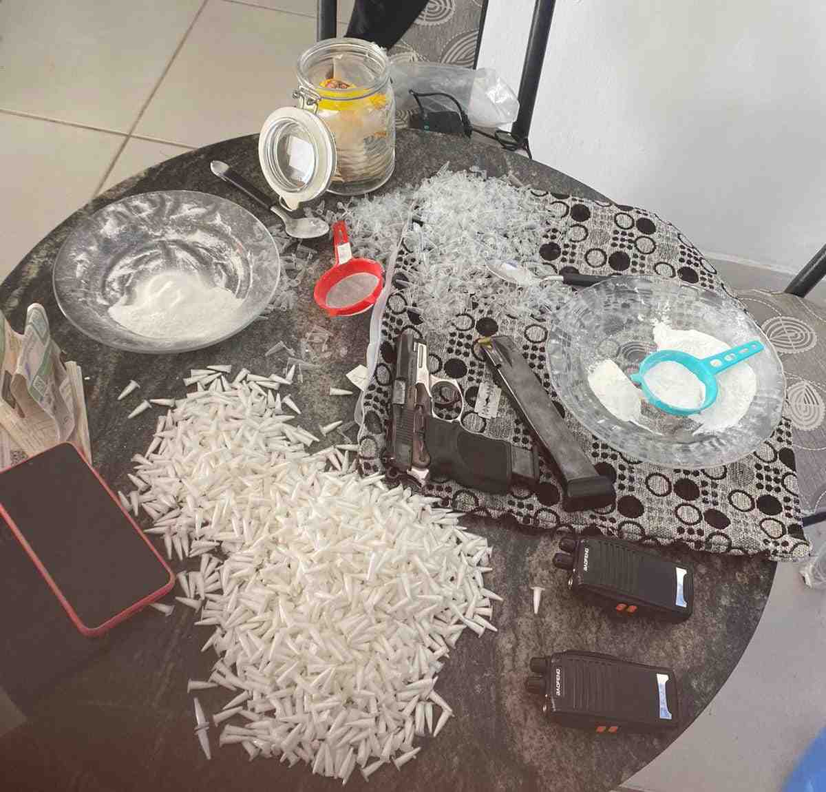 Operação Conexão desarticula laboratório e centro de distribuição de drogas em Porto SeguroOperação Conexão desarticula laboratório e centro de distribuição de drogas em Porto Seguro Operação Conexão desarticula laboratório e centro de distribuição de drogas em Porto SeguroOperação Conexão desarticula laboratório e centro de distribuição de drogas em Porto Seguro