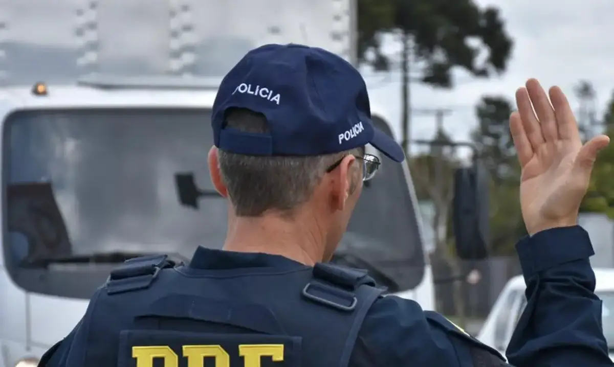 Acidente entre van e caminhão deixa cinco mortos em Planaltina