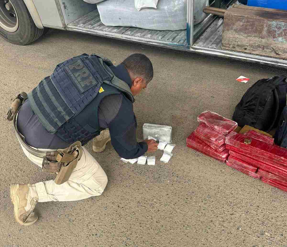 PRF apreende mais de 23 kg de drogas em Feira de Santana