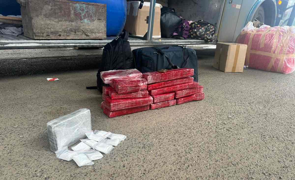 PRF apreende mais de 23 kg de drogas em Feira de Santana