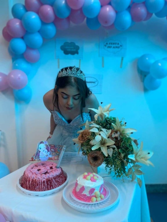 Paciente do HEC celebra 15 anos com surpresa