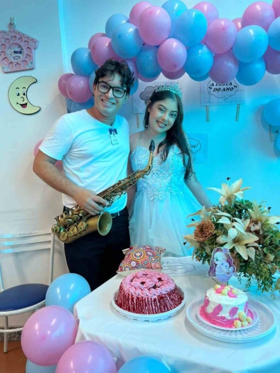 Paciente do HEC celebra 15 anos com surpresa