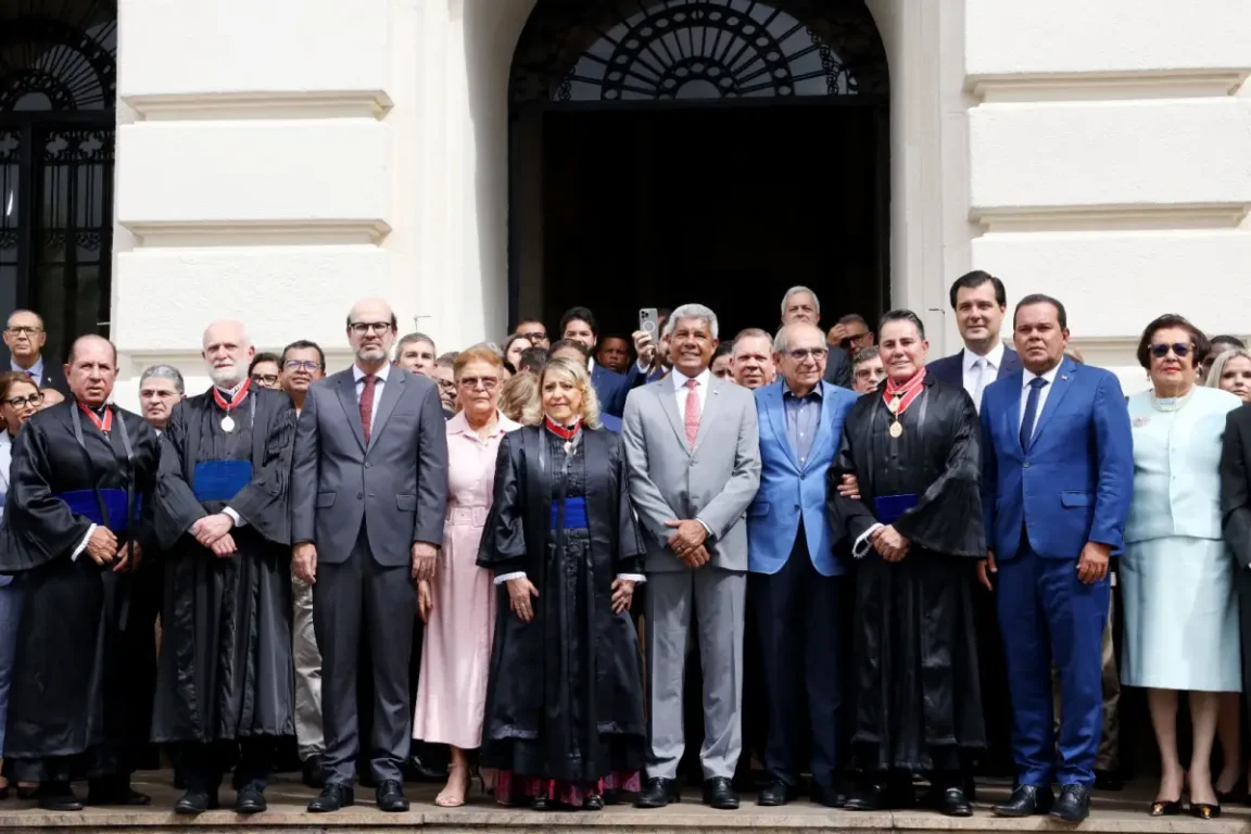 Jerônimo prestigia cerimônia de posse da nova mesa diretora do Tribunal de Justiça da Bahia