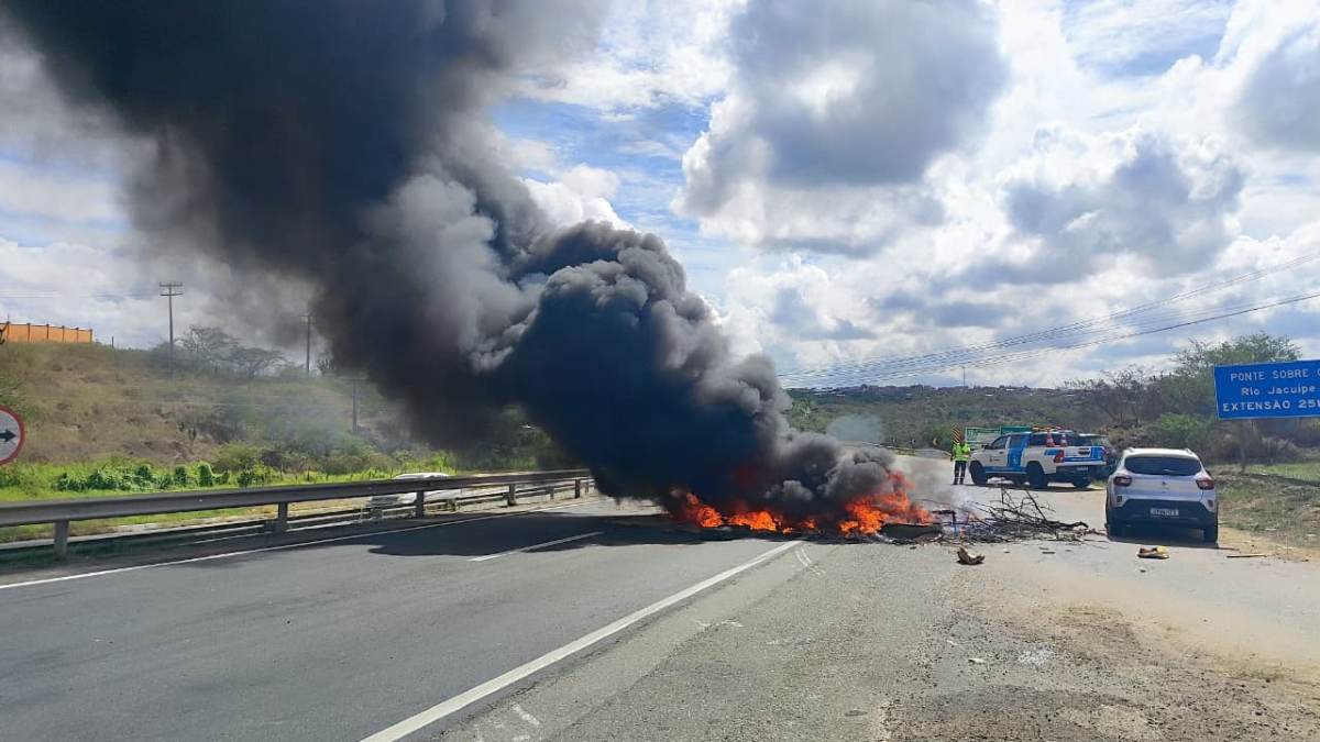 Idosa morre atropelada na BR-116 Sul; moradores pedem a instalação de passarela