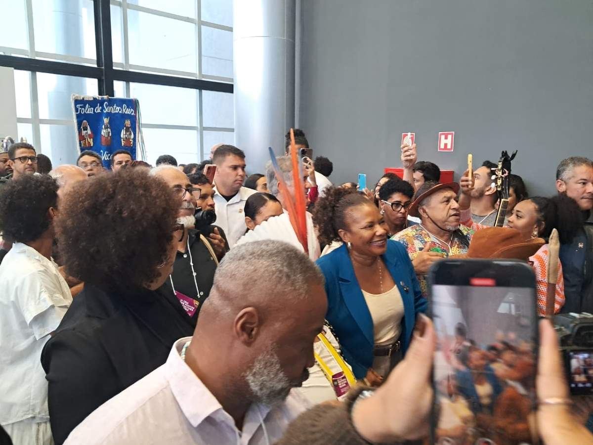 Teia de Pontos de Cultura reúne representantes de várias cidades da Bahia; evento teve a participação de Margareth Menezes Teia de Pontos de Cultura reúne representantes de várias cidades da Bahia; evento teve a participação de Margareth Menezes