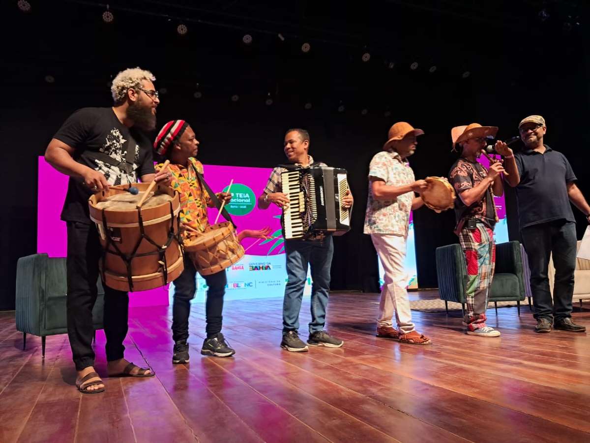 Teia de Pontos de Cultura reúne representantes de várias cidades da Bahia; evento teve a participação de Margareth Menezes Teia de Pontos de Cultura reúne representantes de várias cidades da Bahia; evento teve a participação de Margareth Menezes