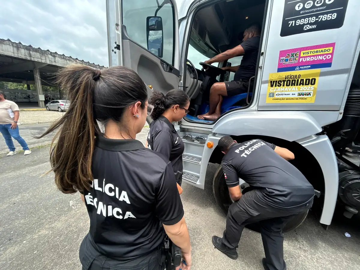 Polícia Técnica vistoria trios