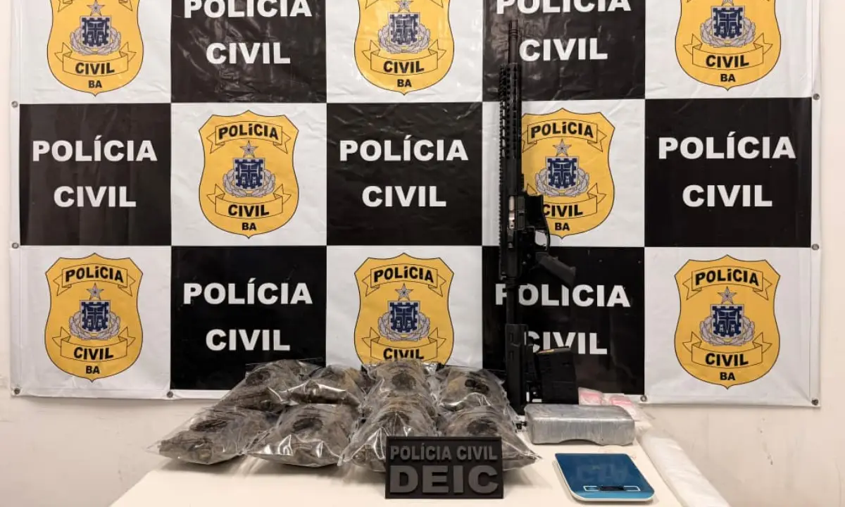 Fuzil calibre .762 e mais de 3,6 kg de drogas são apreendidos em Salvador