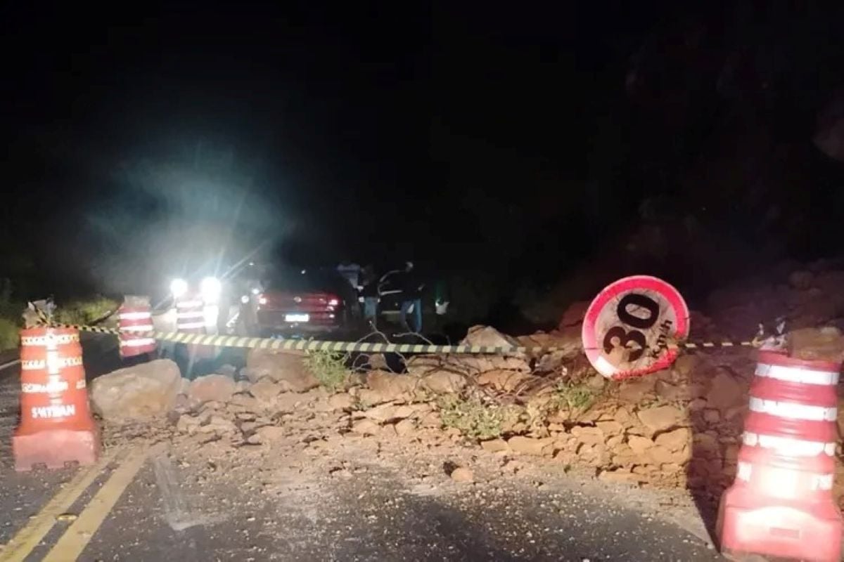 deslizamento de pedras em Guanambi