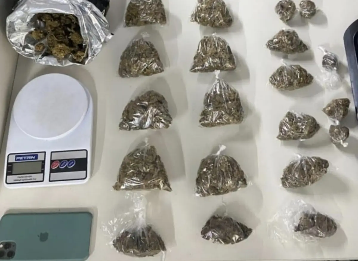 Dupla é presa por tráfico de drogas no bairro Mangabeira, em Feira de Santana