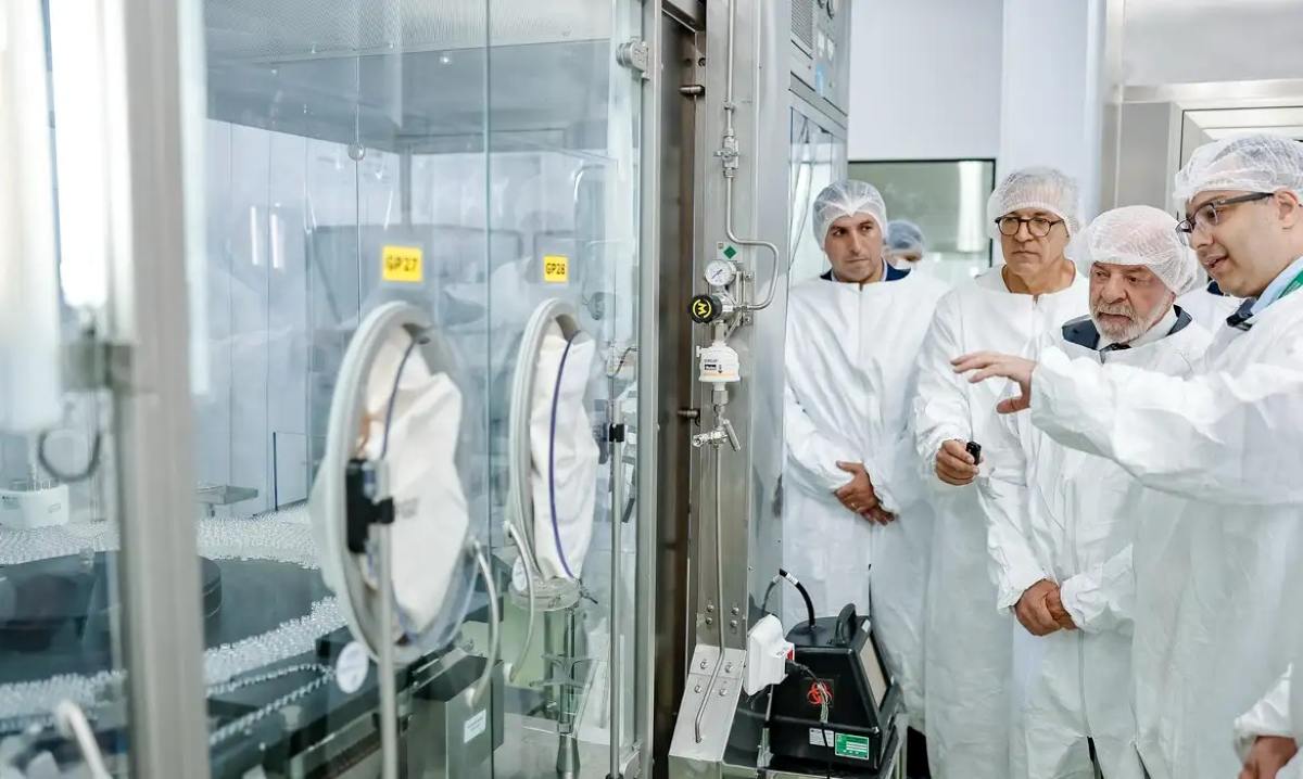 Lula sai em defesa de parceria com a China para produção de vacina