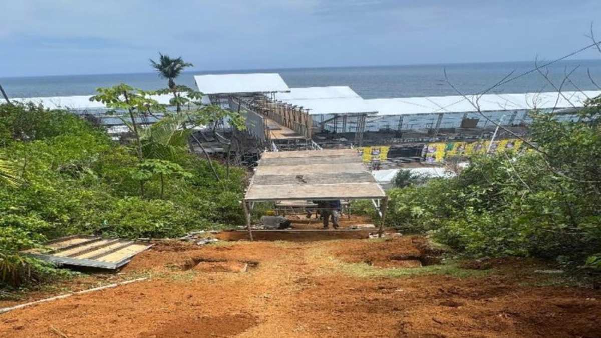 Passarela que liga Morro Ipiranga a camarote de luxo em Salvador é interditada pela justiçao | Foto: Reprodução/CAU