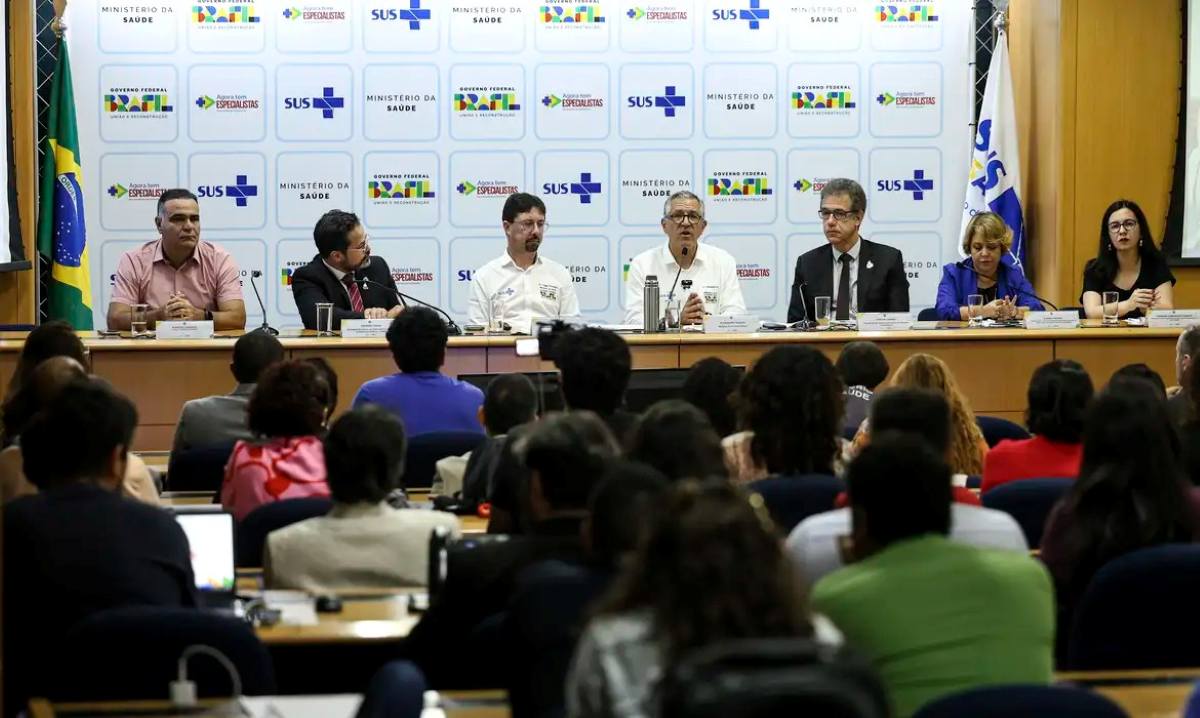 Ministério da Saúde anuncia 3 mil vagas para residência e 900 para especialidades