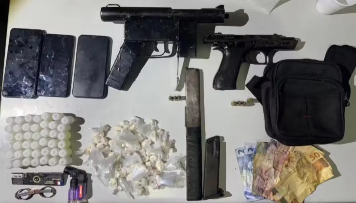 Polícia apreendeu drogas e armas após trocar tiros com suspeitos em Salvador