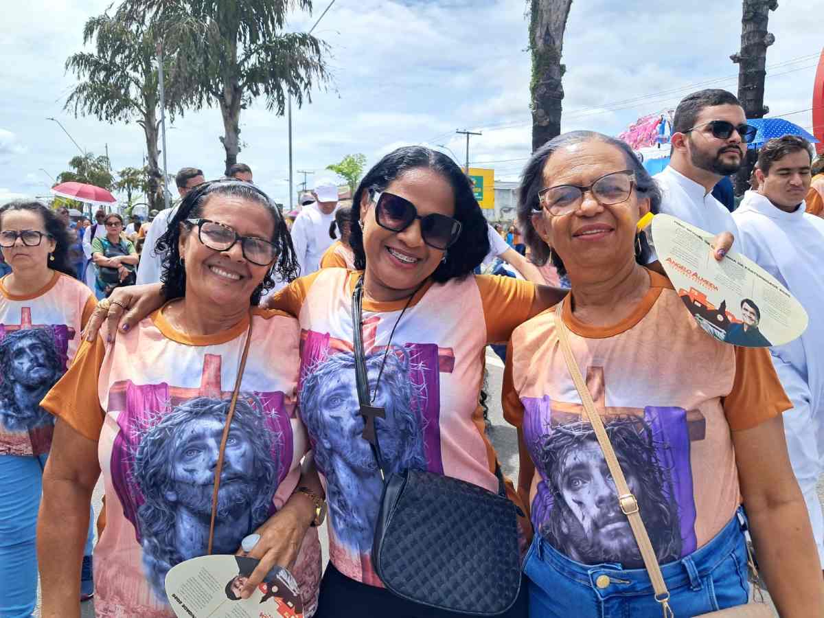 12ª Caminhada do Perdão reúne milhares de fiéis nas ruas de Feira de Santana 12ª Caminhada do Perdão reúne milhares de fiéis nas ruas de Feira de Santana