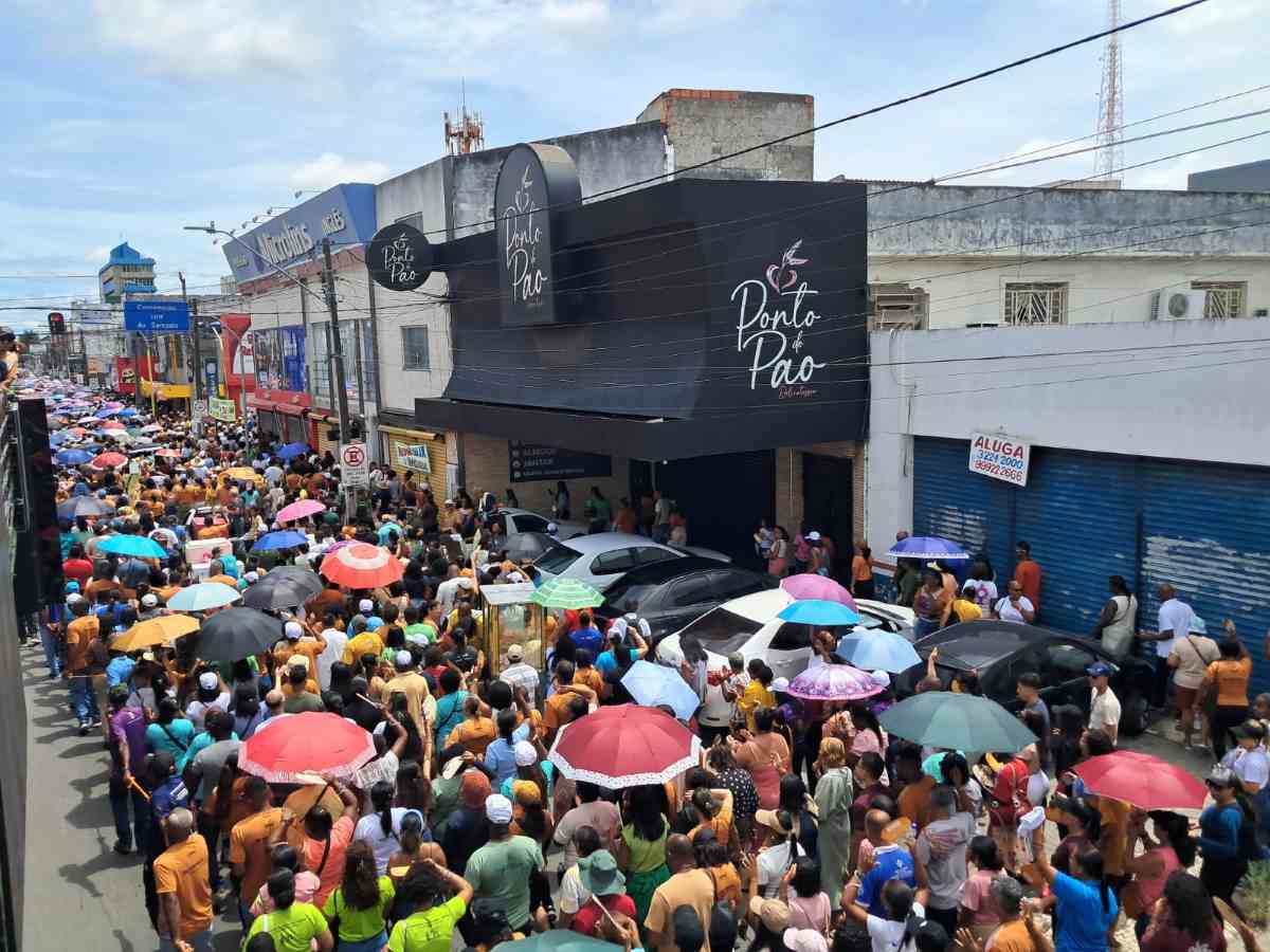 12ª Caminhada do Perdão reúne milhares de fiéis nas ruas de Feira de Santana 12ª Caminhada do Perdão reúne milhares de fiéis nas ruas de Feira de Santana