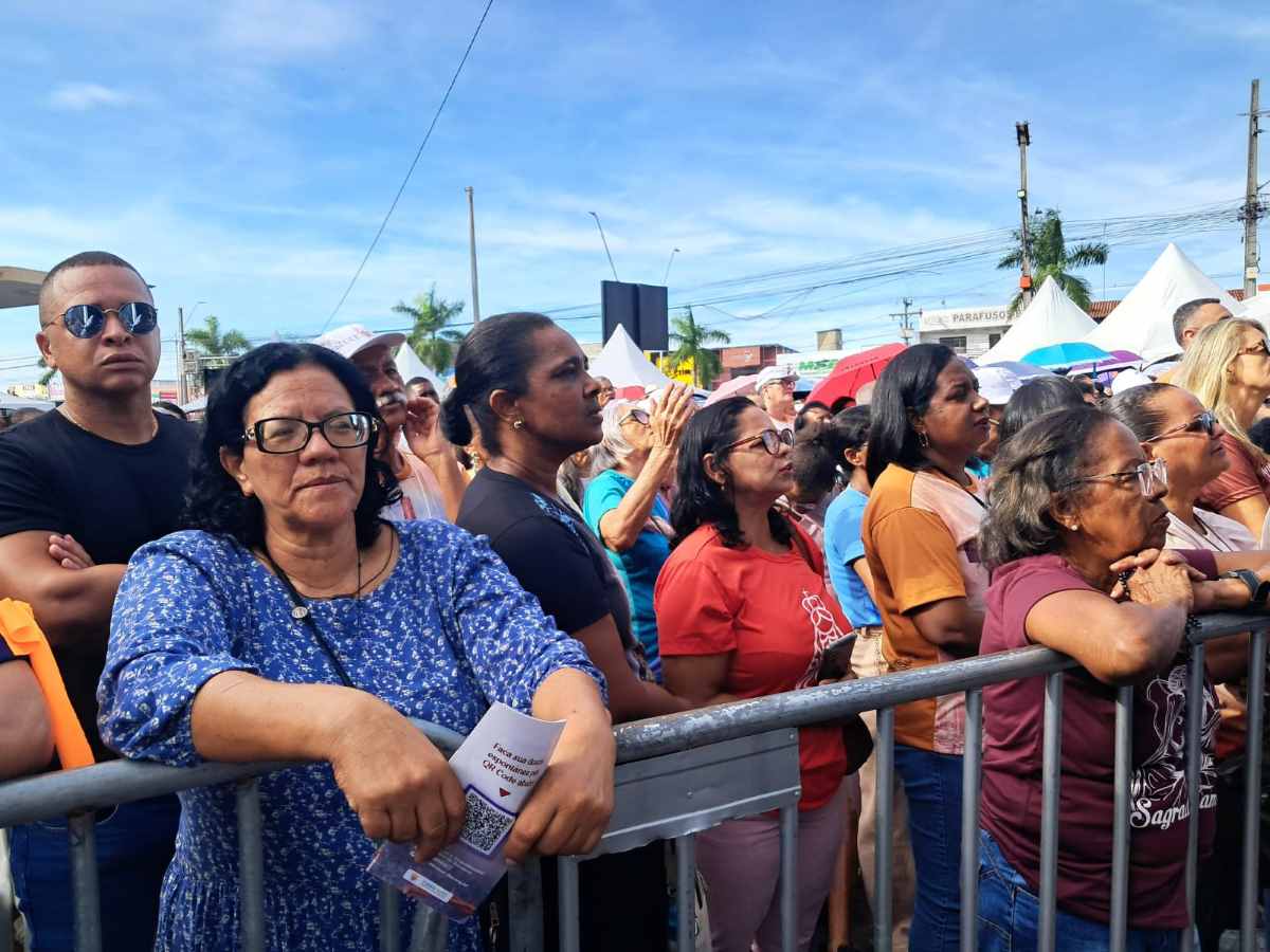 12ª Caminhada do Perdão reúne milhares de fiéis nas ruas de Feira de Santana 12ª Caminhada do Perdão reúne milhares de fiéis nas ruas de Feira de Santana