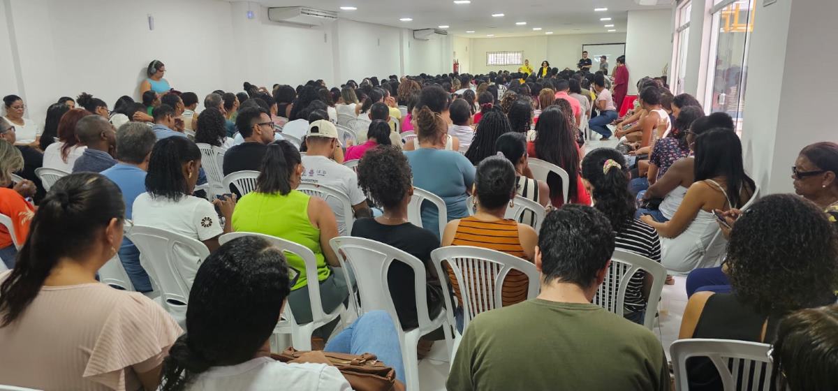 APLB aprova estado de greve em assembleia APLB aprova estado de greve em assembleia