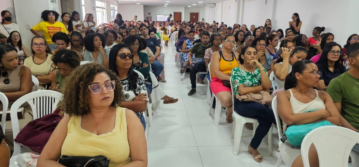 APLB aprova estado de greve em assembleia APLB aprova estado de greve em assembleia