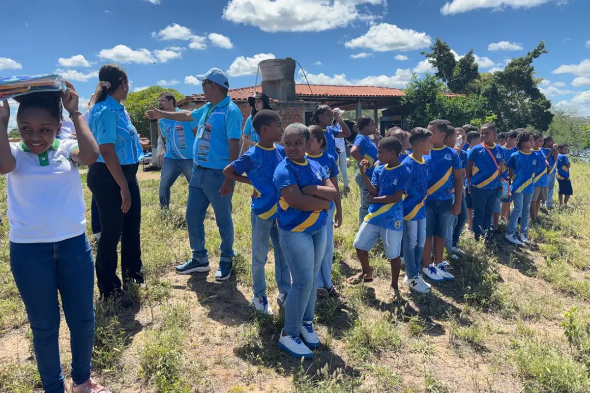 Ação educativa leva conscientização ambiental às margens dos rios em Feira de Santana